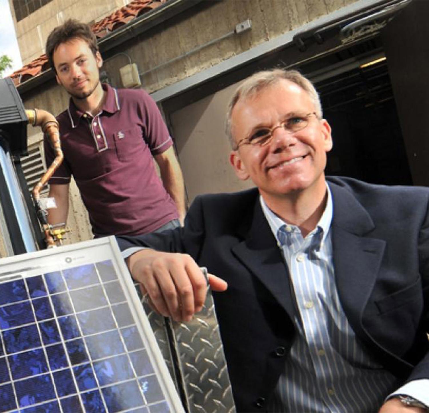 Dr. Gregor Henze鈥檚 and team member with electric grid