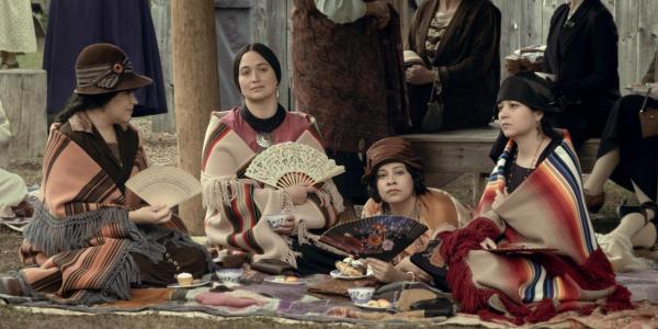 A photo showing several actors in the movie 'Killers of the Flower Moon'. The actors are portraying Indigenous women of the Osage Nation in the 1920s. 