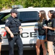 students talking to a CU Boulder police officer